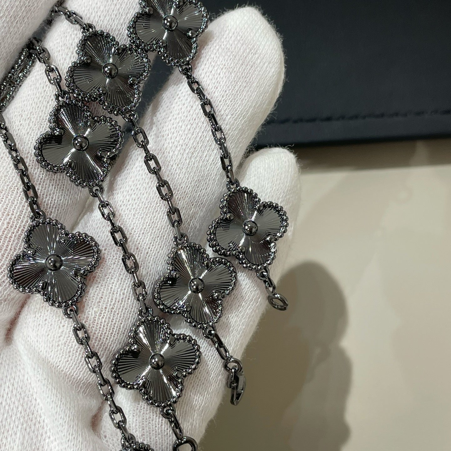 [Renovia Jewelry]CLOVER 5 MOTIF BLACK BRACELET
