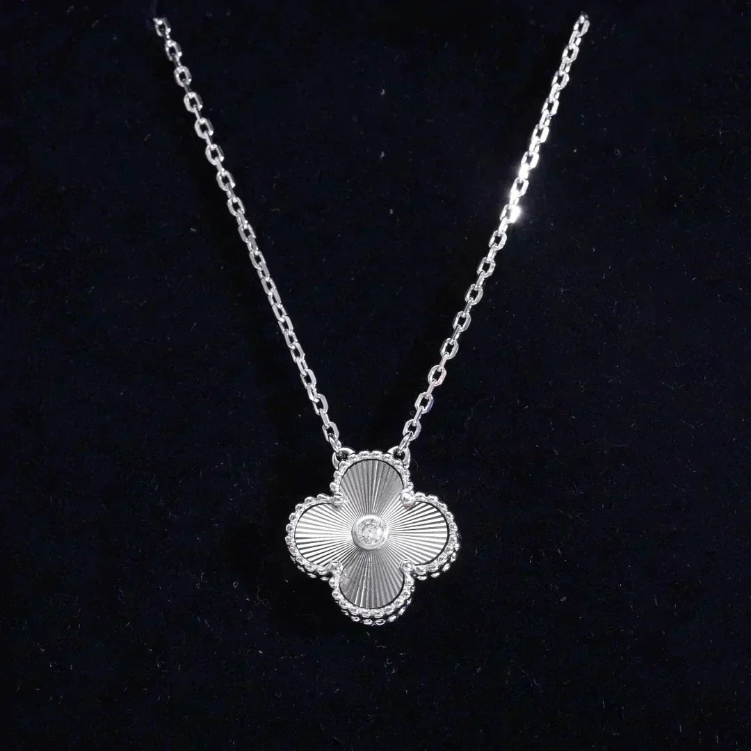 [Renovia Jewelry]CLOVER  15MM DIAMOND LASER NECKLACE SILVER