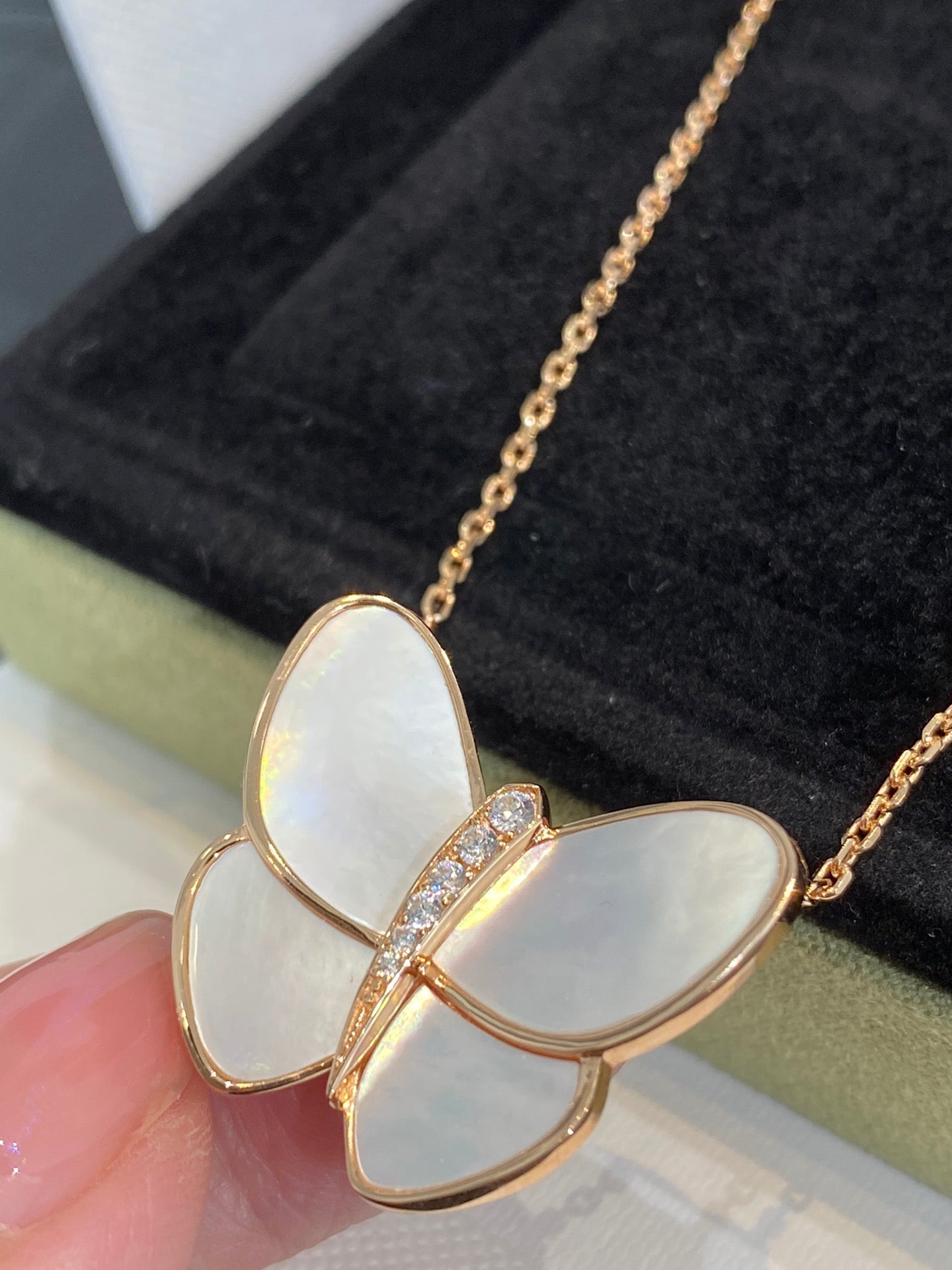 [Renovia Jewelry]BUTTERFLY GOLD MOP DIAMOND NECKLACE