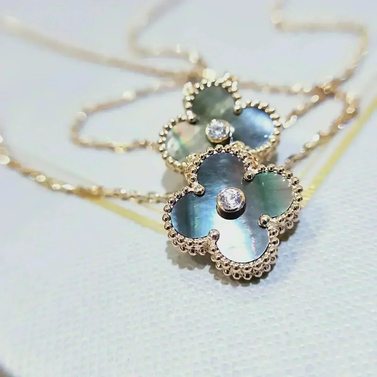 [Renovia Jewelry]CLOVER 15MM DIAMOND AND MOTHER-OF-GREY NECKLACE