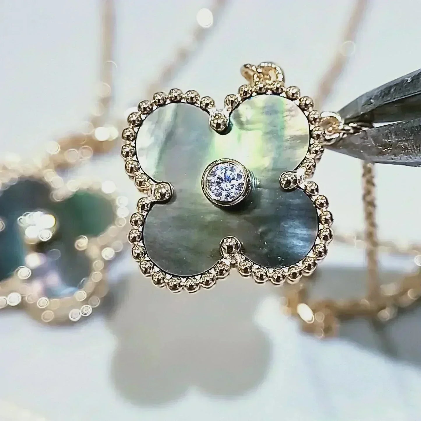 [Renovia Jewelry]CLOVER 15MM DIAMOND AND MOTHER-OF-GREY NECKLACE