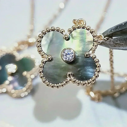 [Renovia Jewelry]CLOVER 15MM DIAMOND AND MOTHER-OF-GREY NECKLACE
