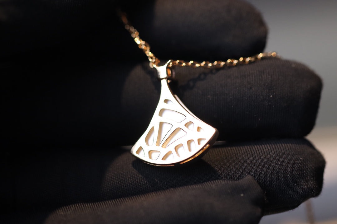 [Renovia Jewelry]DREAM NECKLACE WHITE MOP PINK GOLD 1 DIAMOND