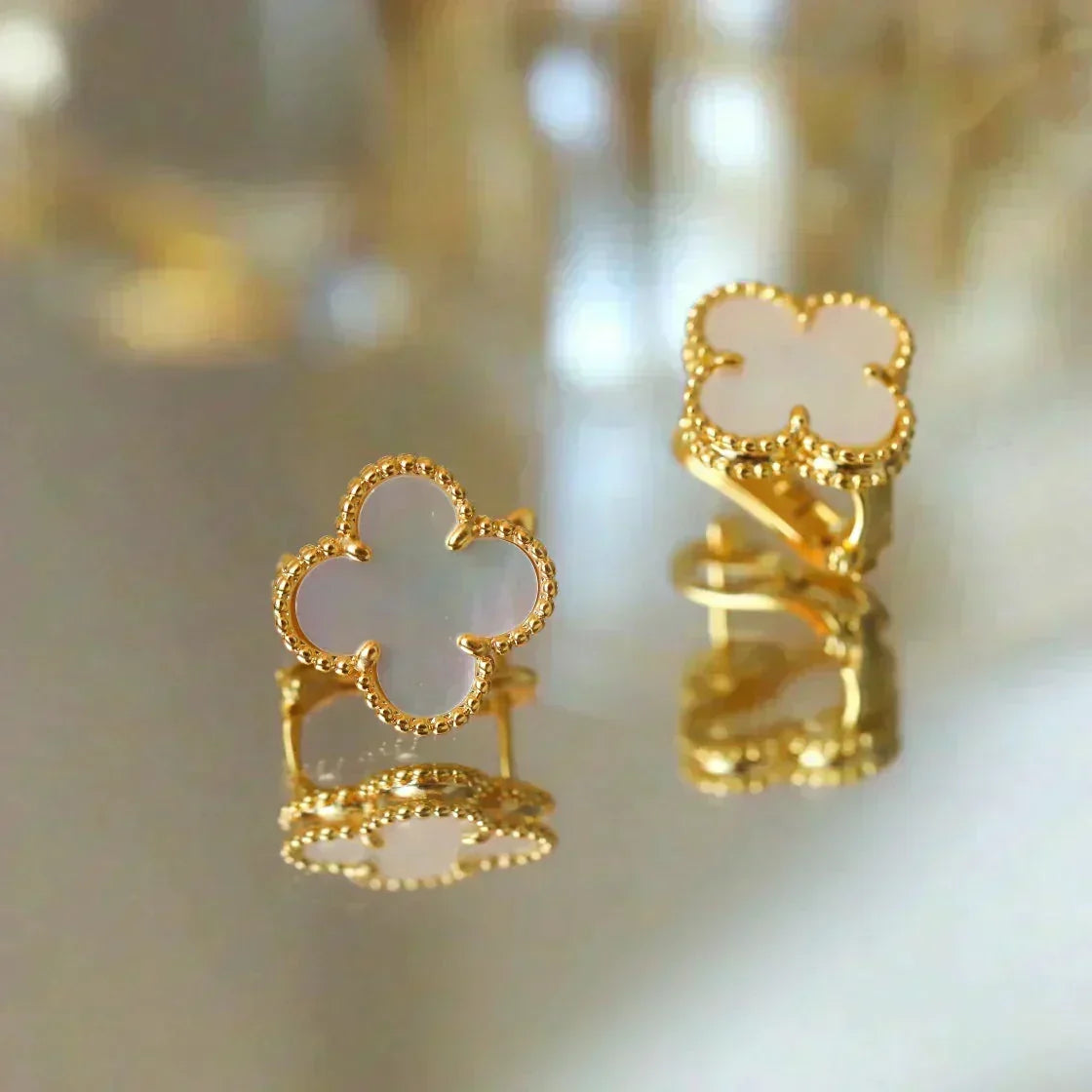 [Renovia Jewelry]CLOVER MEDIUM 1 MOTIFS  WHITE MOP STUD EARRINGS