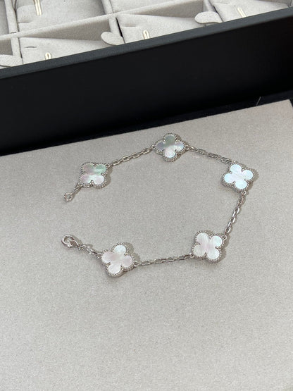 [Renovia Jewelry]CLOVER WHITE PEARL MOP 5 MOTIF BRACELET COLLECTION