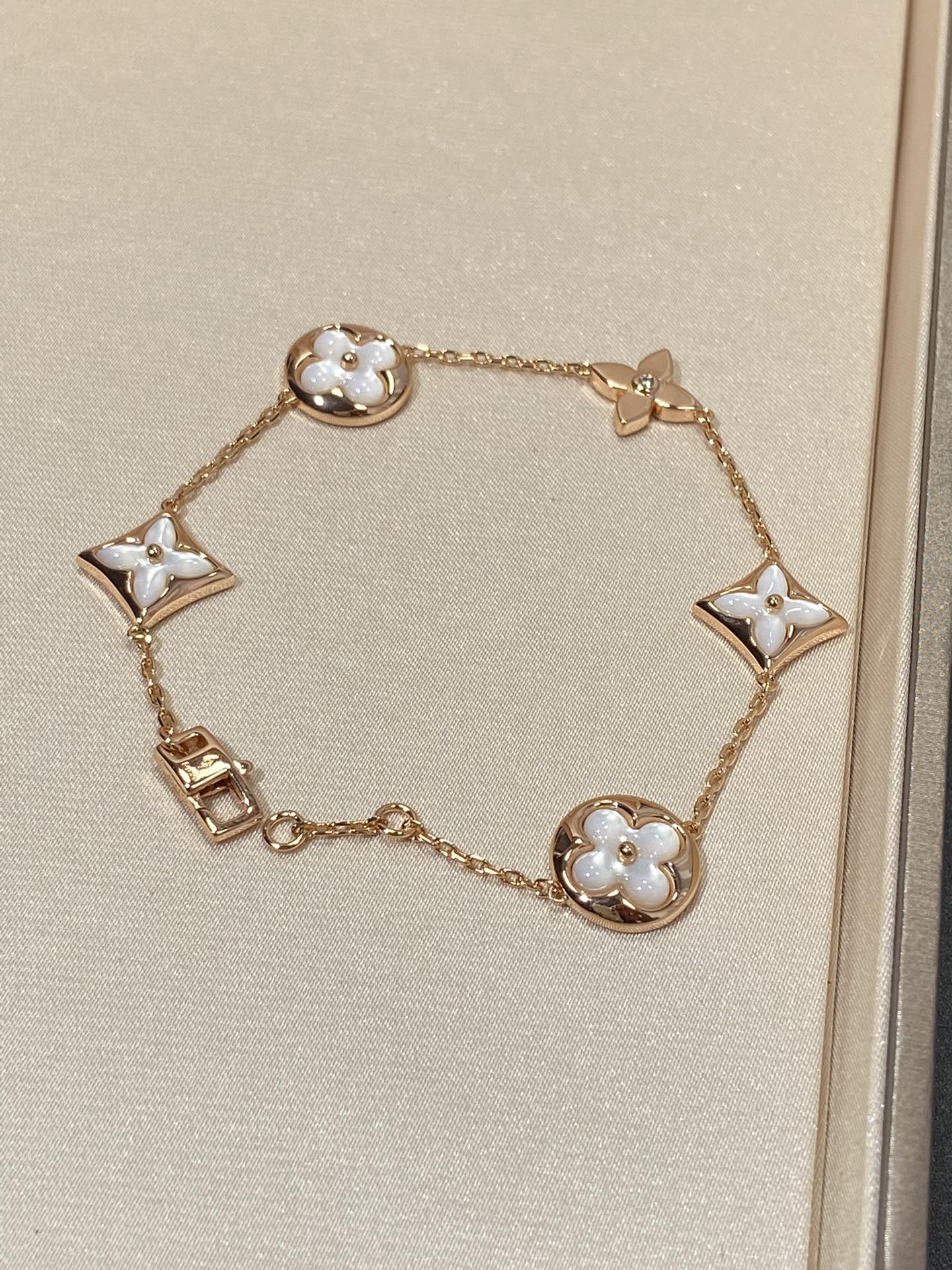 [Renovia Jewelry]STAR AND SUN 5 MOTIF MOP PINK GOLD BRACELET