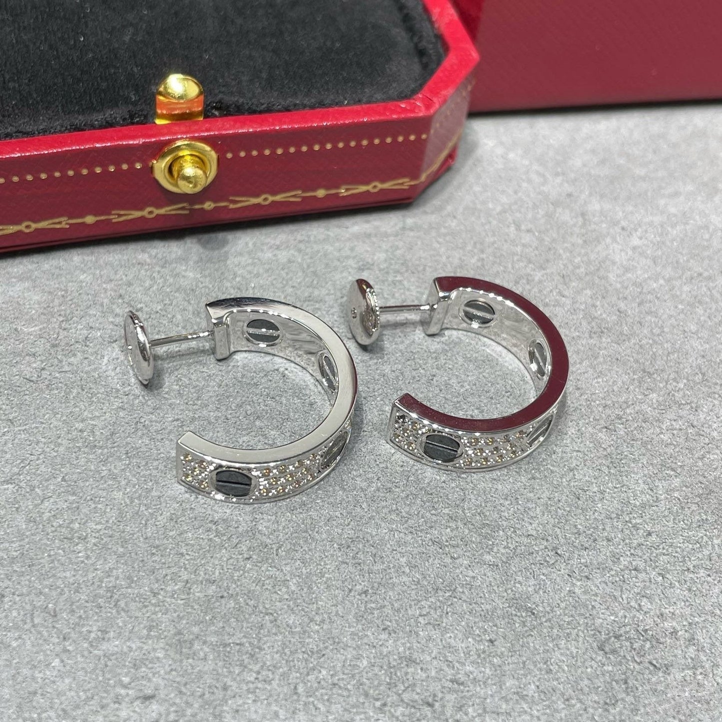 [Renovia Jewelry]LOVE CERAMIC DIAMOND PAVED SILVER EARRINGS