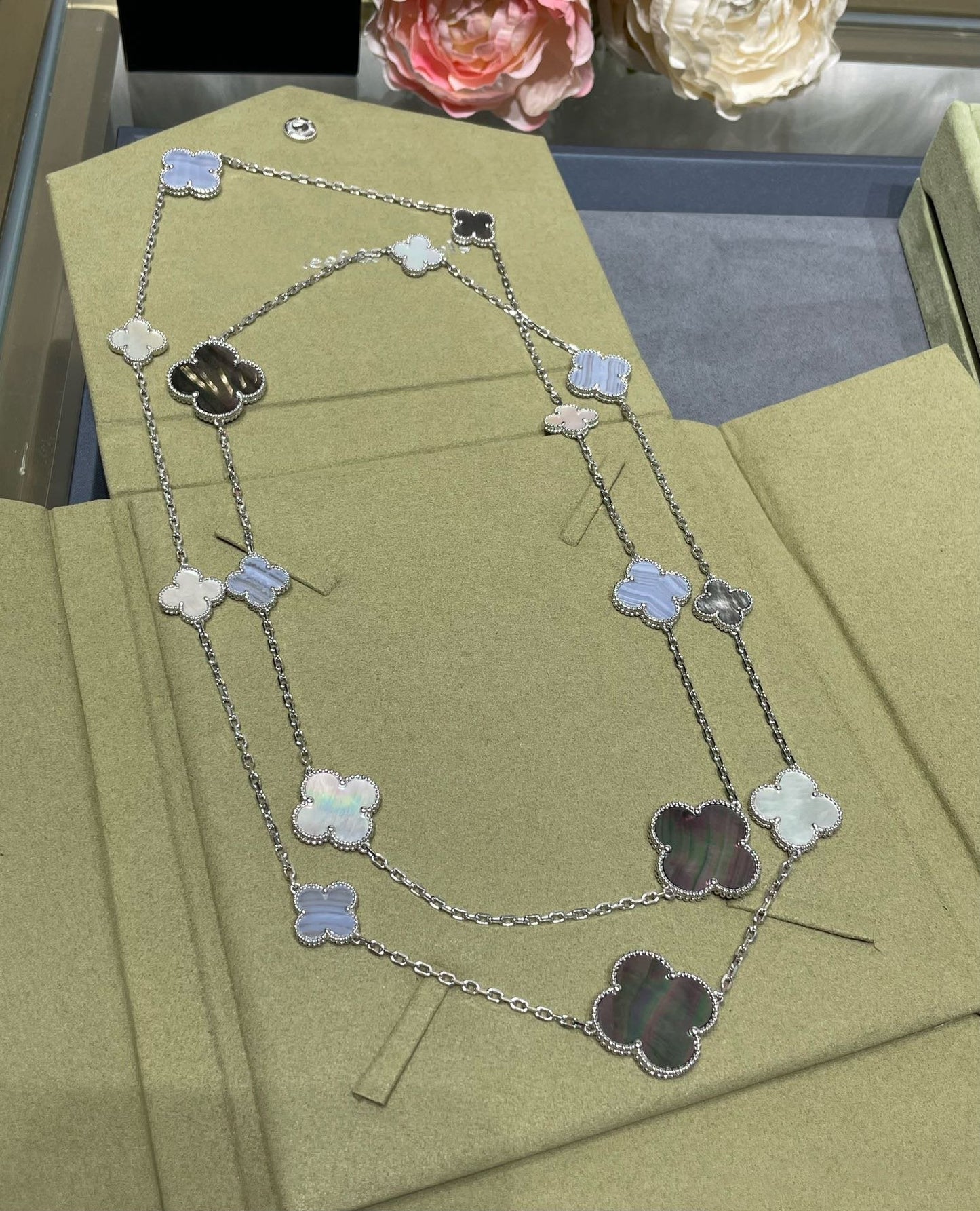 [Renovia Jewelry]CLOVER 16 MOTIF CHALCEDONY MOP SILVER NECKLACE