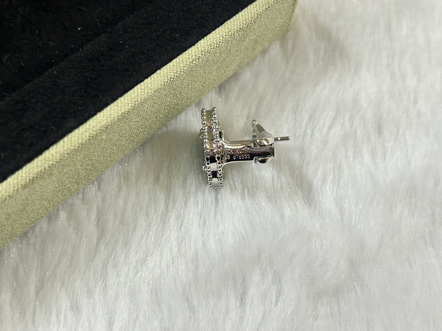 [Renovia Jewelry]CLOVER PIETERSITE MEDIUM STUD EARRINGS