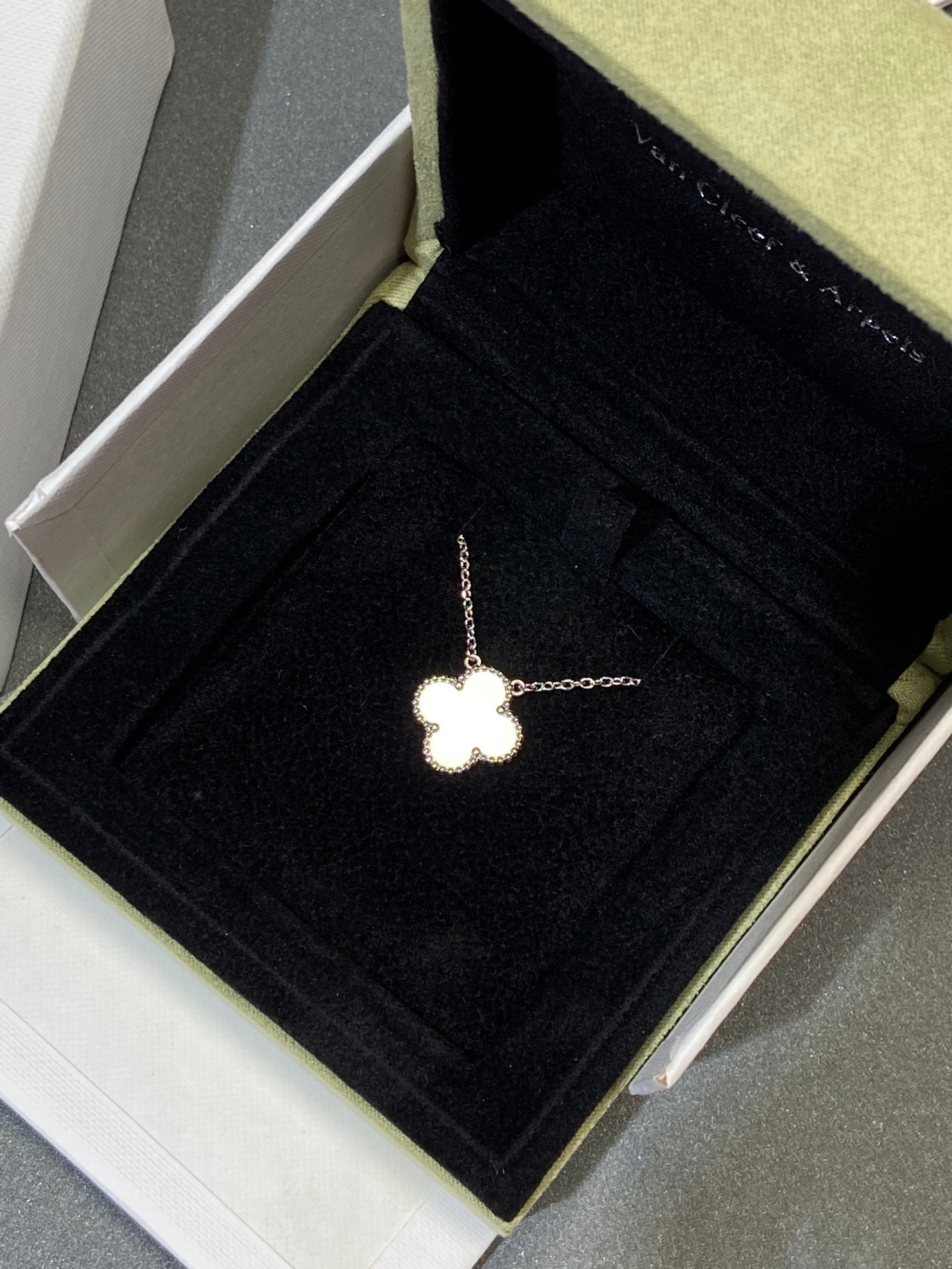 [Renovia Jewelry]CLOVER MEDIUM SILVER WHITE MOP NECKLACE