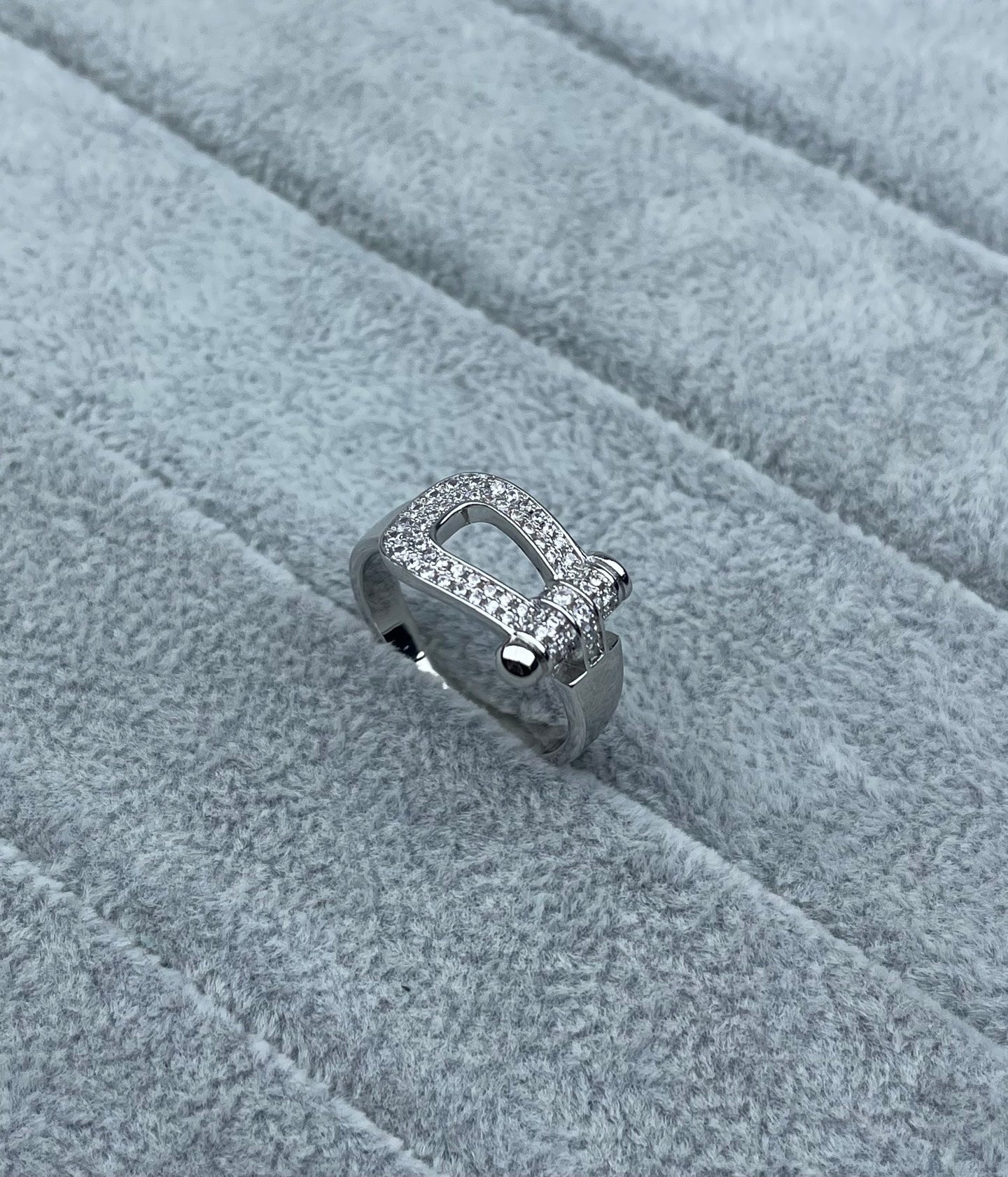[Renovia Jewelry]Wide Hoof-Shaped Diamond-Studded Ring