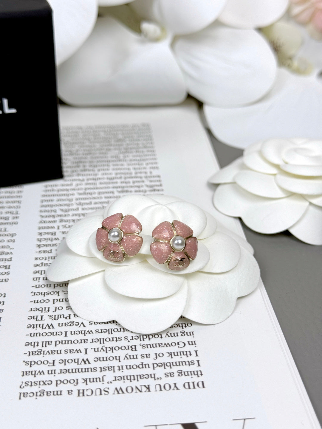 [Renovia Jewelry]26C Pink Camellia Pearl Enamel Stud Earrings