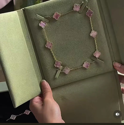 [Renovia Jewelry Jewellery] Pink Necklace with Ten Clover Designs