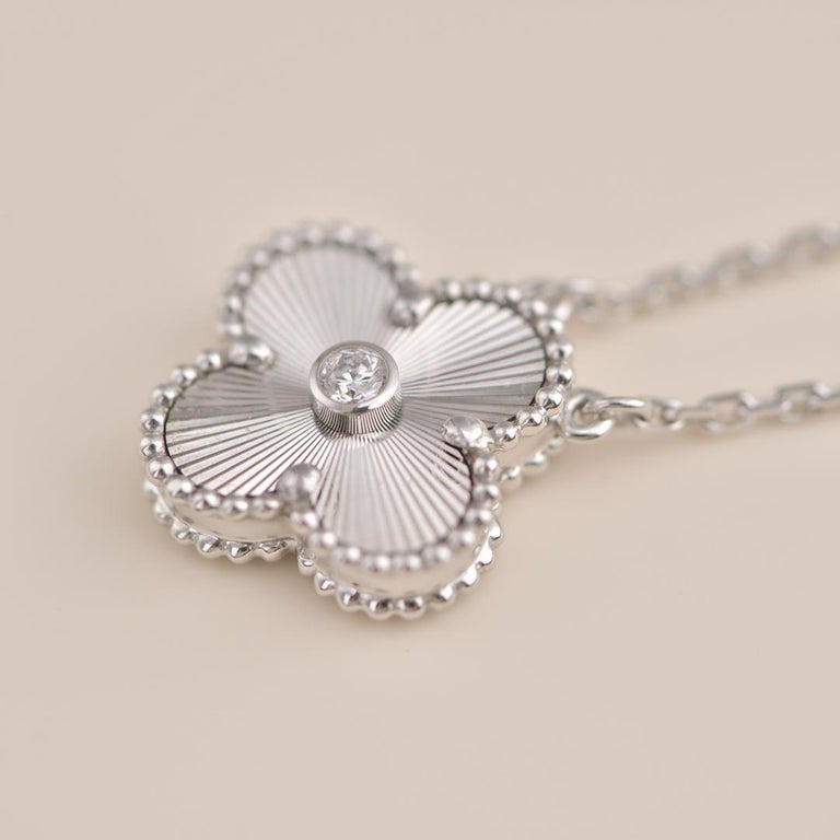 [Renovia Jewelry]CLOVER  15MM DIAMOND LASER NECKLACE SILVER