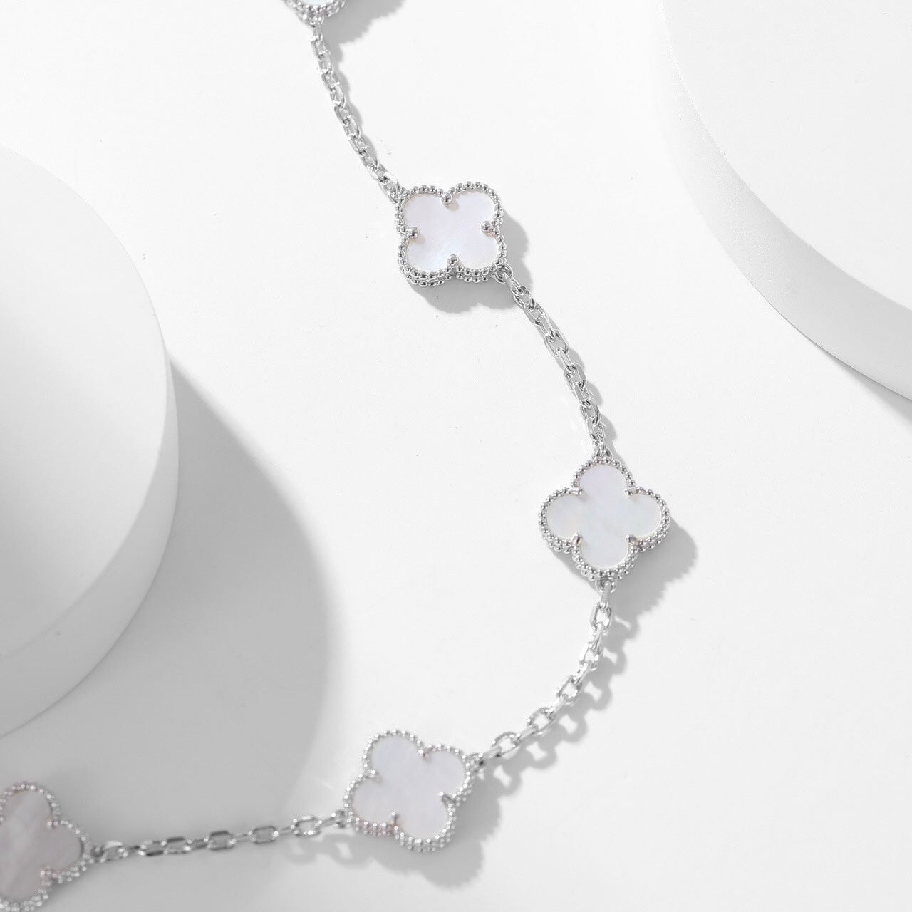 [Renovia Jewelry]CLOVER 10 MOTIFS WHITE MOTHER OF PEARL NECKLACE