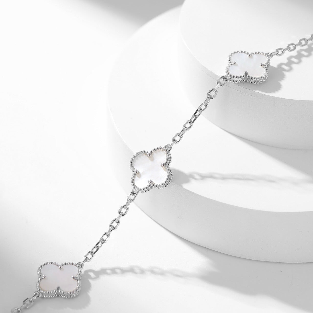 [Renovia Jewelry]CLOVER 10 MOTIFS WHITE MOTHER OF PEARL NECKLACE