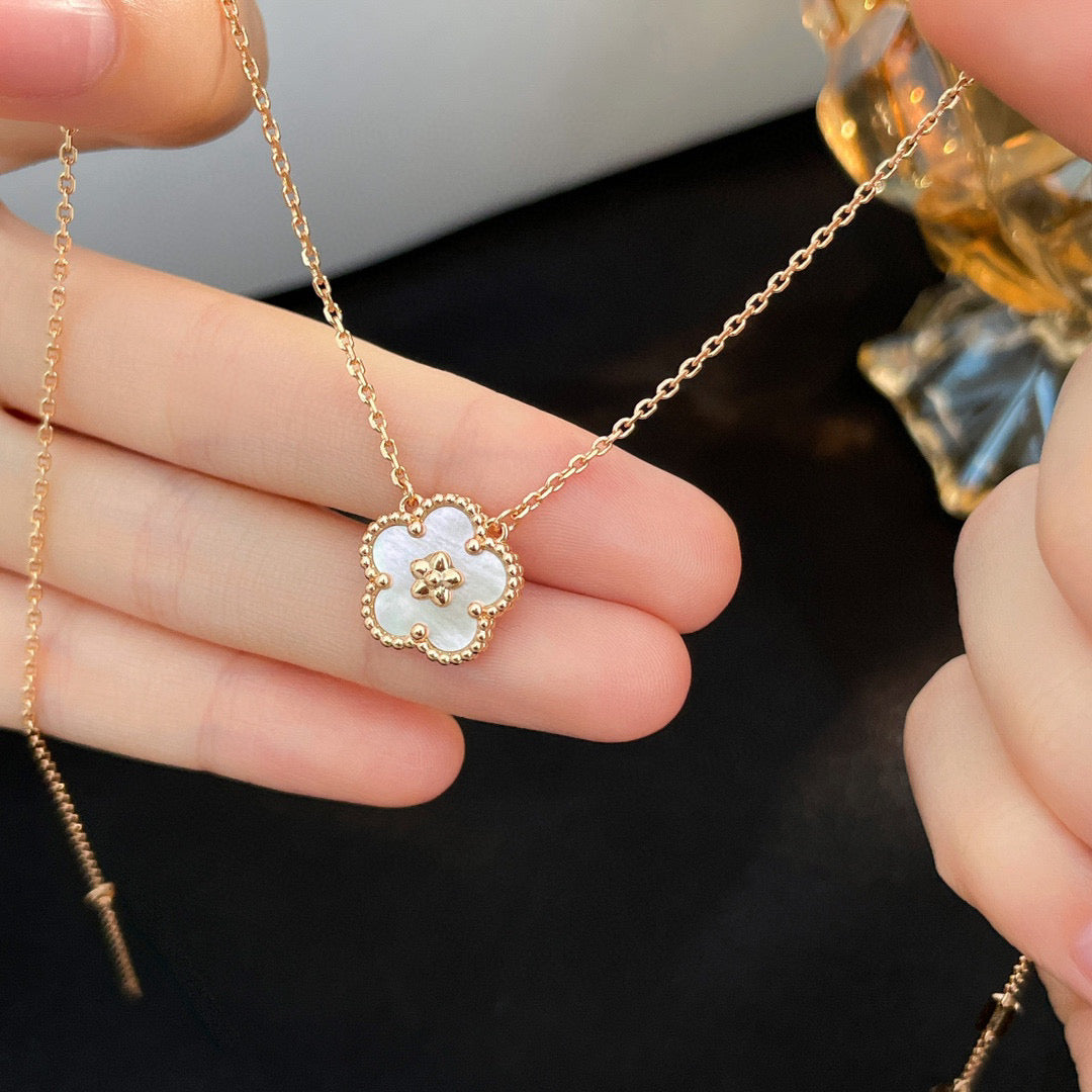 [Renovia Jewelry]LUCKY  WHITE MOP  PLUM BLOSSOM NECKLACE