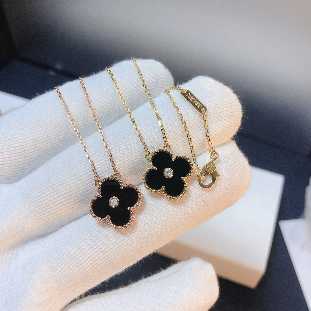 [Renovia Jewelry]CLOVER 15MM DIAMOND ONYX NECKLACE