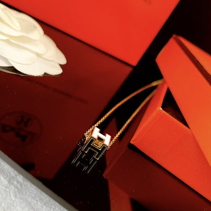 [Renovia Jewelry]H WHITE SQUARE GOLD NECKLACE