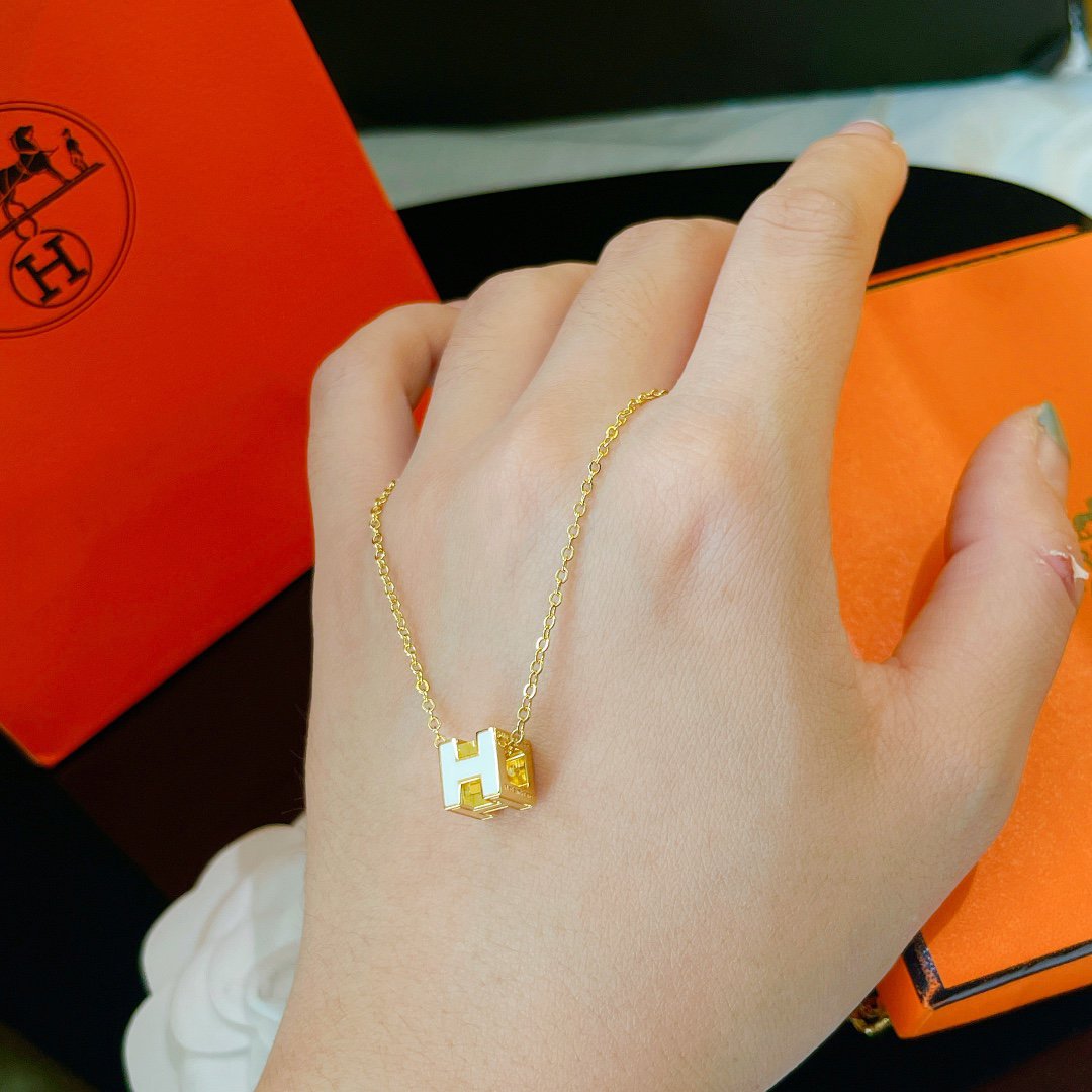 [Renovia Jewelry]H WHITE SQUARE GOLD NECKLACE