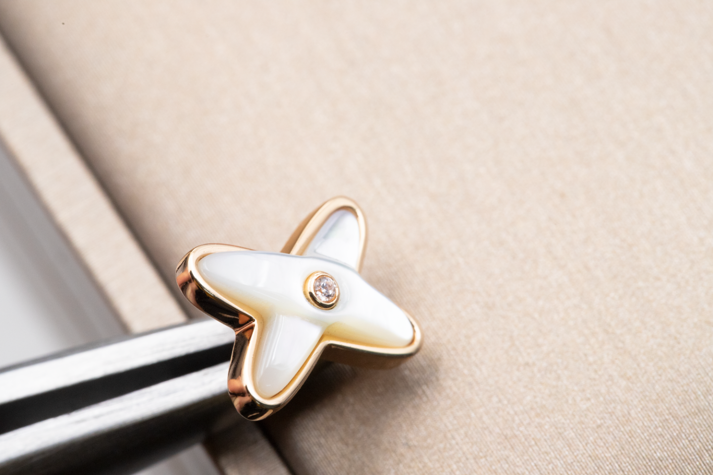 [Renovia Jewelry]JEUX DE WHITE MOP ROSE GOLD DIAMOND EARRINGS