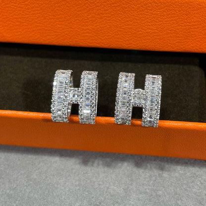 [Renovia Jewelry]H STUD EARRINGS WITH SILVER DIAMONDS