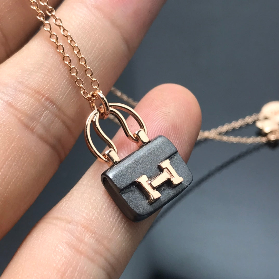 [Renovia Jewelry]WOMEN'S HM AMULETTES CONSTANCE PENDANT NECKLACE