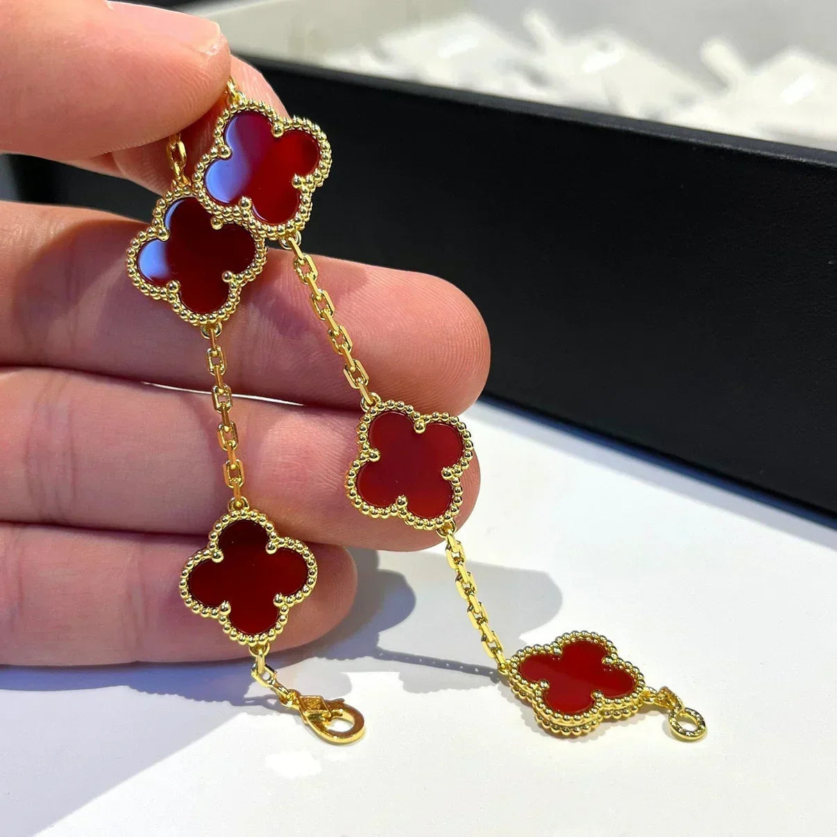 [Renovia Jewelry] CLOVER 5 MOTIF RED CORNELIAN BRACELET COLLECTION