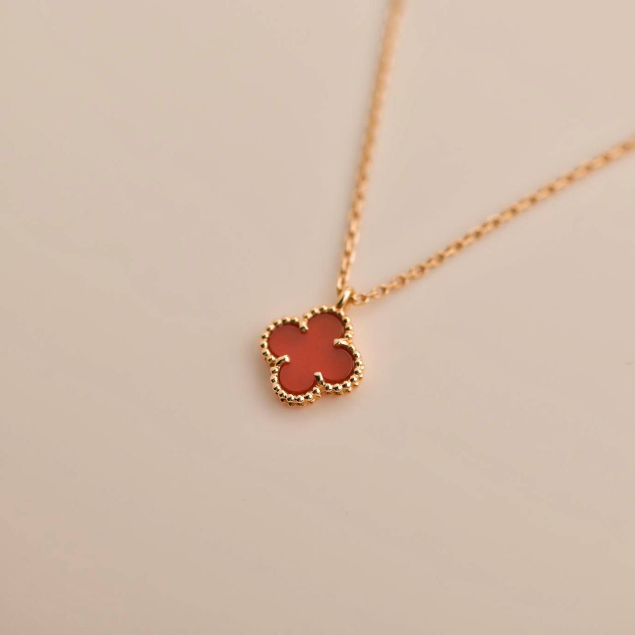 [Renovia Jewelry]CLOVER MINI 9.5MM WHITE CARNELIANS NECKLACE